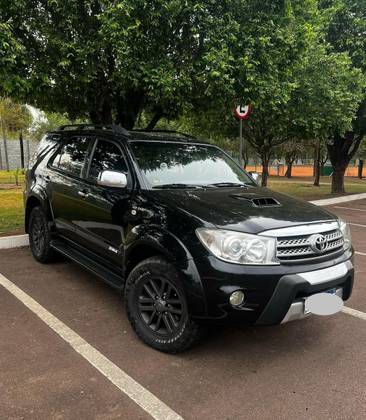 TOYOTA HILUX SW4 3.0 SRV 4X4 7 LUGARES 16V TURBO INTERCOOLER DIESEL 4P AUTOMÁTICO
